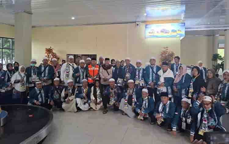 Wakil Bupati Sambut Kedatangan Jemaah Haji Asal Seruyan