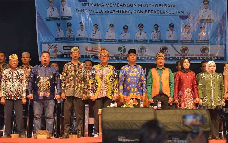 Bazar UMKM Dongkrak Ekonomi Warga Saat HUT ke-21 Menthobi Raya