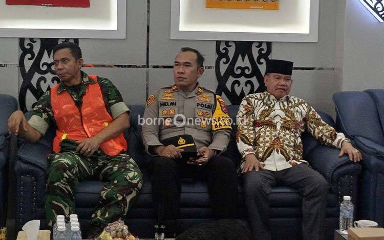 Wakil Ketua I DPRD Kotawaringin Timur Juliansyah (kemeja batik). (FOTO: DEWIP)