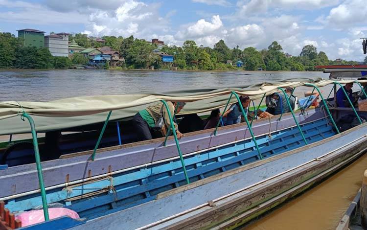 Jalur Darat Rusak Pascabanjir, Warga Pilih Transportasi Sungai ke Tumbang Sanamang Katingan