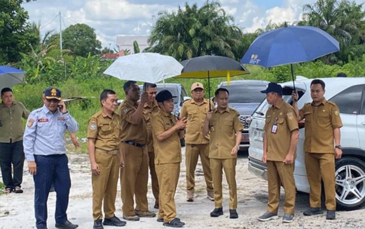 Fairid Tinjau Jalan Lele Palangka Raya yang Rusak Hingga Memakan Korban Jiwa