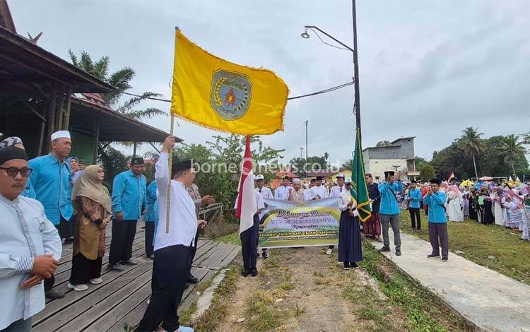 Ribuan Warga Semarakkan Pawai Gema Hijriah 1448 H di Nanga Bulik