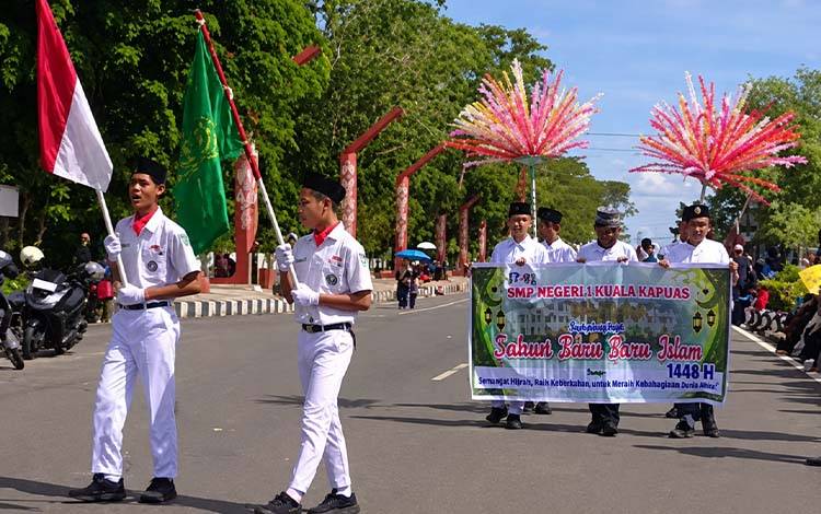 Pawai Tahun Baru Islam 1 Muharram 1448 Hijriah yang digelar di Kuala Kapuas, Selasa, 16 Juni 2026. (FOTO: Yanur)