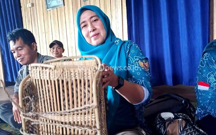 DPRD Barito Utara Dorong Anyaman Rotan Tambaba Jadi Produk Unggulan Daerah