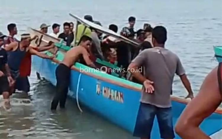 Kapal Nelayan Tabrakan di Perairan Labuan Mas, Satu Meninggal dan Satu Hilang