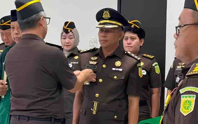 Wakajati Kalteng Pimpin Pengambilan Sumpah dan Serah Terima Jabatan Pejabat Eselon III