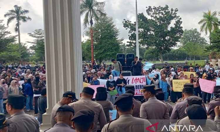 Ratusan Warga Jambi Unjuk Rasa Minta Program MBG Tidak Dihentikan