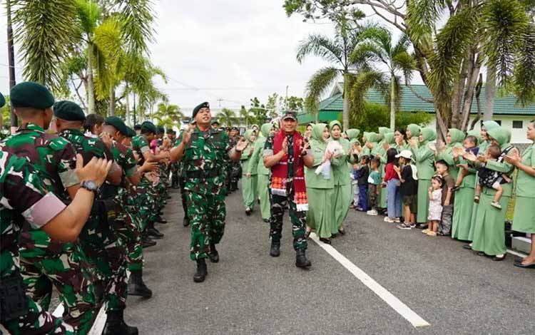 Danrem 102/Panju Panjung Kunjungi Yonif 631/Antang, Tinjau Pembangunan Fasilitas dan Berikan Pengarahan