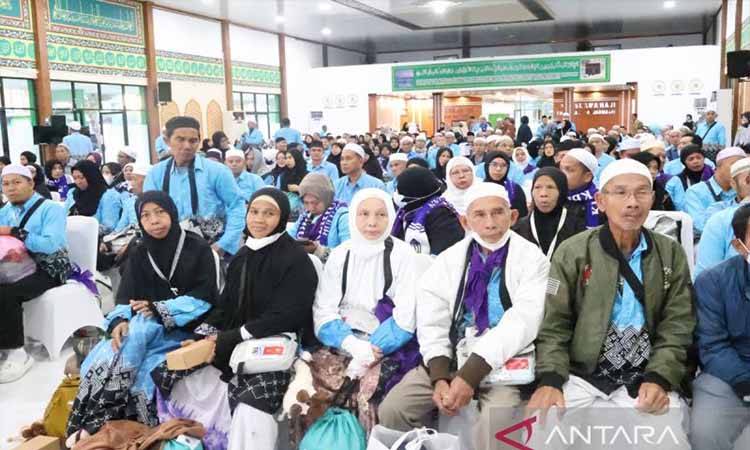 Jamaah Haji Kloter 12 Debarkasi Banjarmasin Tiba di Tanah Air