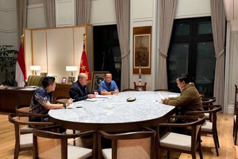 Presiden Prabowo Bahas Pengelolaan Aset Negara Bersama Rosan Roeslani
