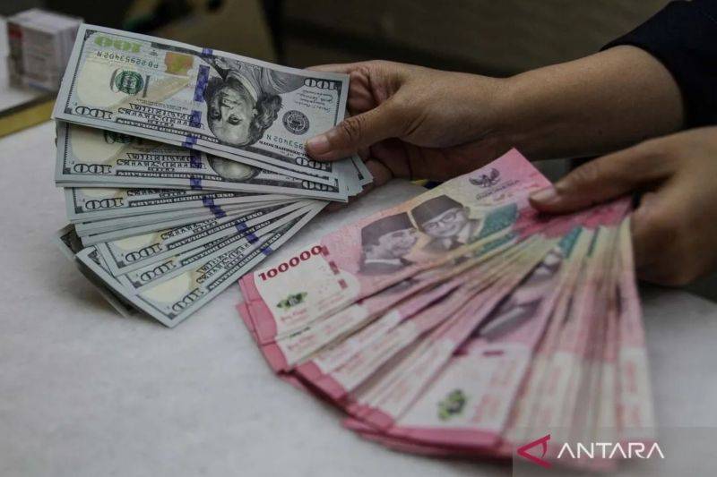 Rupiah Melemah Dipicu Kenaikan Harga Minyak Dunia