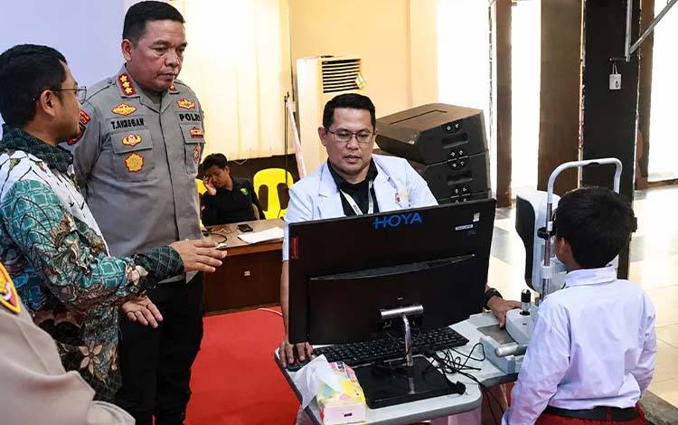 Pemeriksaan Temukan 1.000 Siswa di Banjarmasin Butuh Kacamata, Semuanya Bakal Dapat Kacamata Gratis
