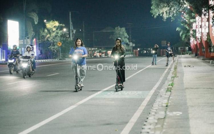 Skuter Listrik Ramaikan Kawasan Stadion Panunjung Tarung, Pengelola Klaim Hanya Beroperasi di Jalur Stadion