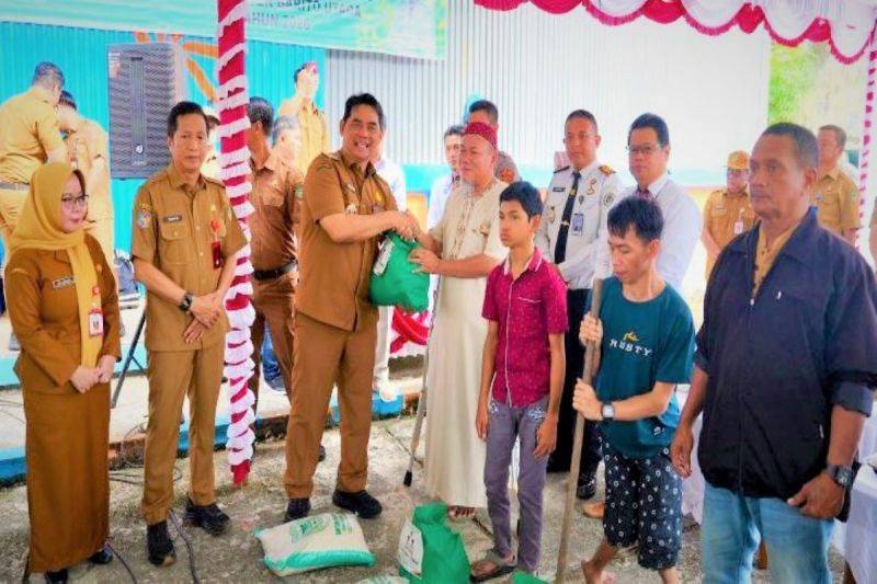 Barito Utara Salurkan Bansos dan Honor Kelembagaan untuk Perkuat Kesejahteraan Warga