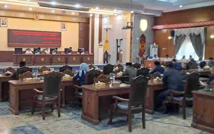 Rapat paripurna DPRD Kobar