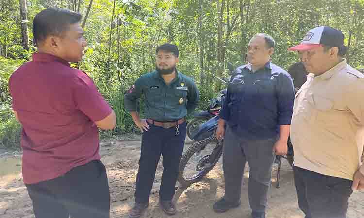 Tinjau Jalan Rusak di Bentot, Wabup Bartim Siapkan Langkah Cepat dan Jalur Alternatif