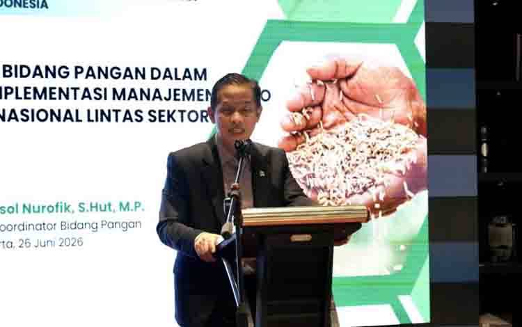 Wakil Menteri Koordinator Bidang Pangan Hanif Faisol Nurofiq menyampaikan paparan dalam Rapat Koordinasi Pemantauan Implementasi Manajemen Risiko Pembangunan Nasional Lintas Sektor (MRPN LS) Bidang Pangan di Bandung, Jawa Barat, Jumat (26/6/2026). ANTARA/HO-Kementerian Koordinator Bidang Pangan