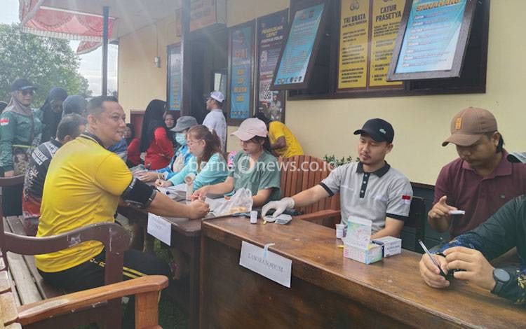Semarak HUT Bhayangkara ke-80, Polsek Katingan Hulu Gelar Senam Bersama dan Cek Kesehatan Gratis