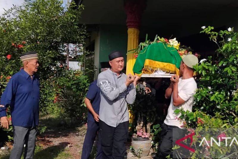 Guru Laskar Pelangi Ibu Muslimah Tutup Usia
