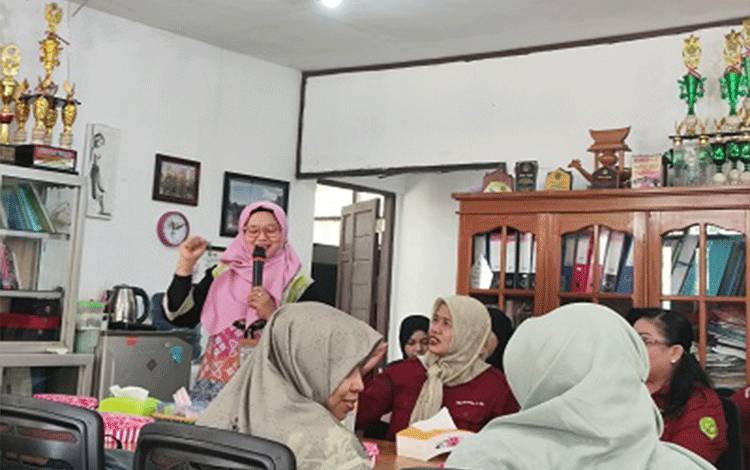 FKIP UPR Evaluasi Kurikulum agar Lulusan Lebih Sesuai Kebutuhan Dunia Kerja