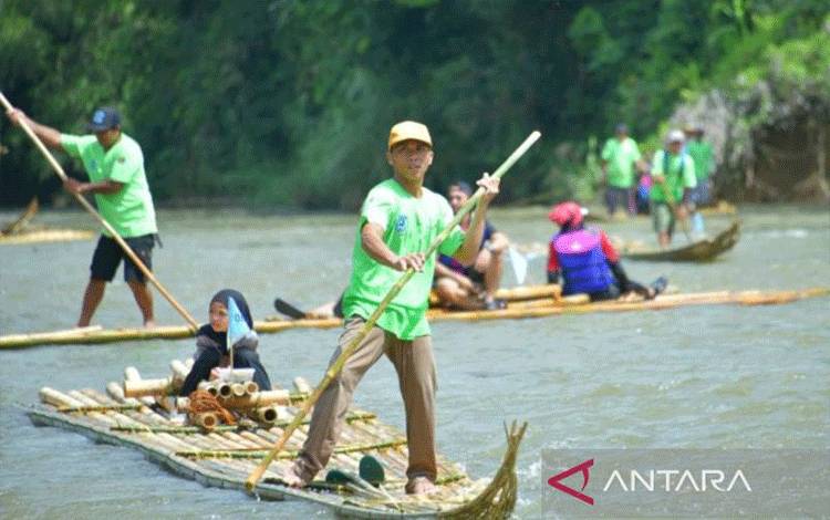 Festival Bamboo Rafting di Loksado, Hulu Sungai Selatan, Kalimantan Selatan yang masuk Karisma Event Nusantara (KEN) 2026, Minggu, (28/6/2026). ANTARA/HO-Diskominfo SP HSS