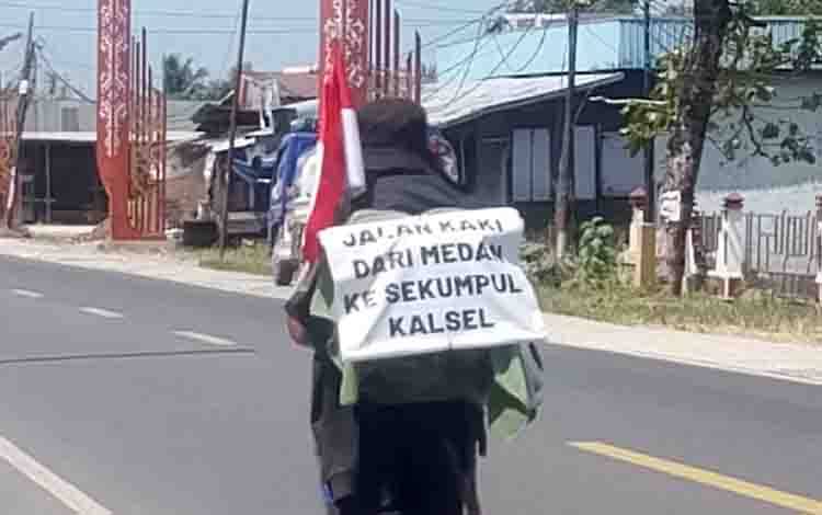 Pejalan Kaki dari Medan Menuju Sekumpul Kembali Terpantau di Kuala Kapuas, Rute Perjalanannya Jadi Sorotan