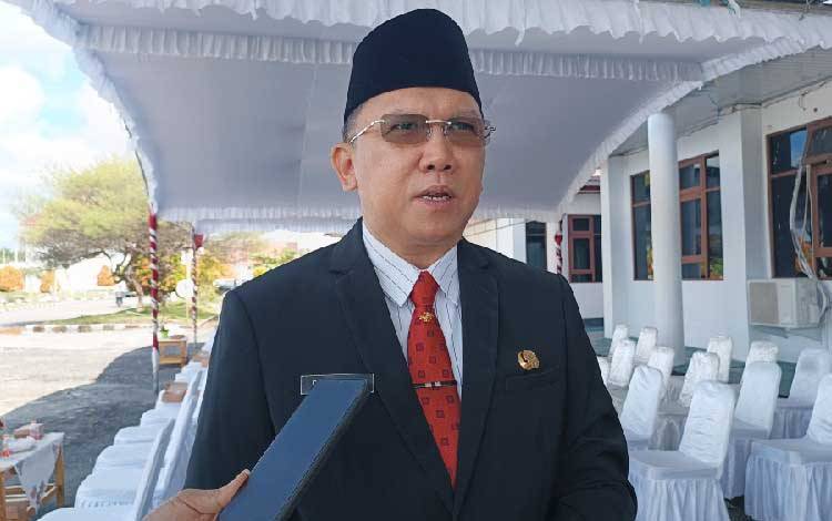 Sekda Gumas Richard saat ditemui wartawan. (FOTO: RISKA YULYANA)