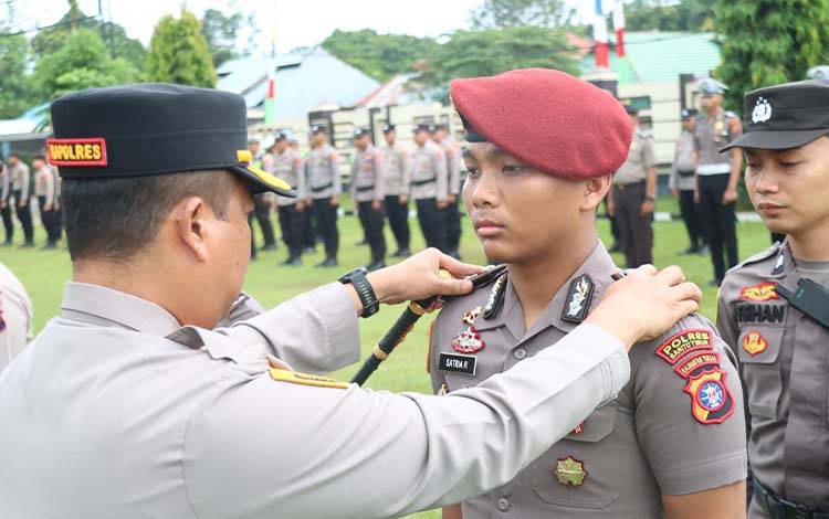 35 Personel Polres Bartim Raih Kenaikan Pangkat, Kapolres Ingatkan Amanah dan Tanggung Jawab Bertambah