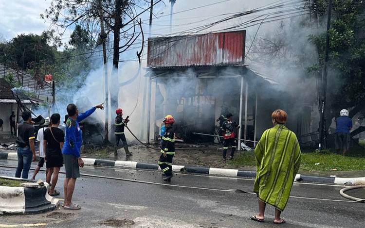 Satu Kelalaian Diduga Picu Kebakaran Hebat di Rumah Makan Bakul Daun Tamiang Layang