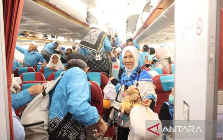 Jamaah Haji Kalteng Kloter 18 Debarkasi Banjarmasin Tiba di Tanah Air