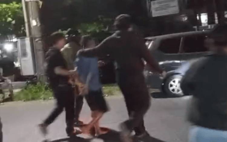 Terduga Pelaku Perkelahian Berdarah di Teluk Dalam Diamankan Polisi, Jenazah Korban Dievakuasi ke RSUD Ulin