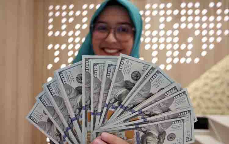 Rupiah Melemah Seiring Berlanjutnya Arus Keluar Dana Asing