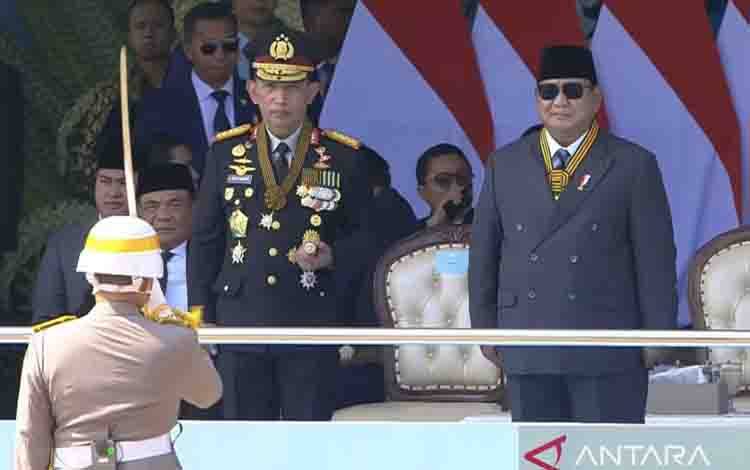Tangkapan layar - Presiden RI Prabowo Subianto (kanan) dan Kapolri Jenderal Listyo Sigit Prabowo dalam upacara peringatan Hari Bhayangkara ke-80 di Satuan Latihan (Satlat) Brimob Polri, Cikeas, Kabupaten Bogor, Jawa Barat, Rabu (1/7/2026). ANTARA/Prisca Triferna