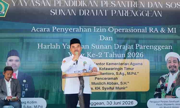 Kemenag Kotim Serahkan Izin Operasional RA dan MI Sunan Drajat Parenggean