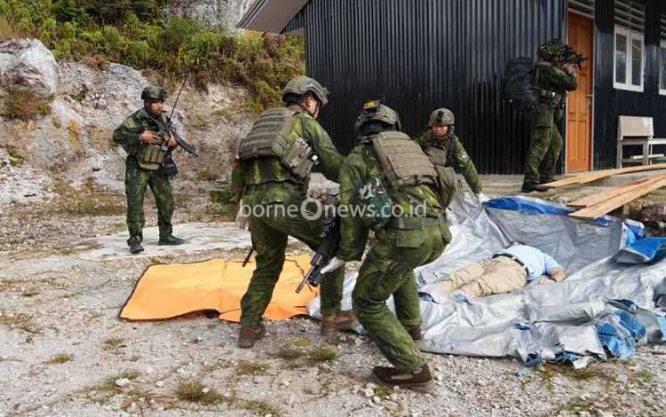 TNI Serahkan Jenazah Pilot AS Korban Penembakan di Yahukimo kepada Keluarga