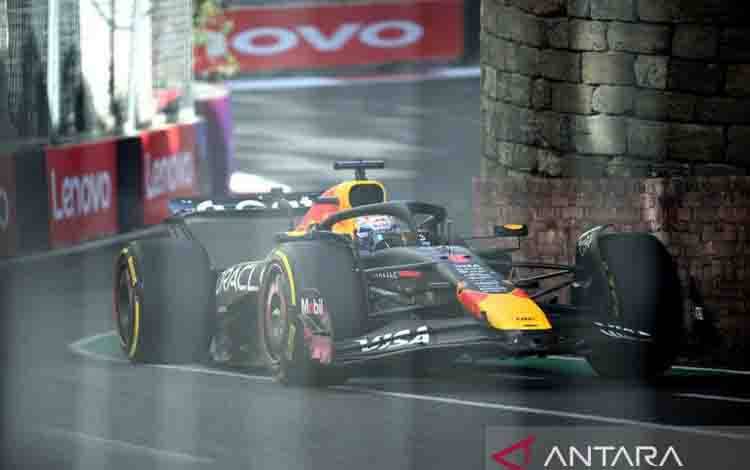 Arsip Foto - Pembalap Red Bull Max Verstappen asal Belanda berlaga di sesi kualifikasi Grand Prix Formula Satu Azerbaijan 2025 di Baku, Azerbaijan, Sabtu (20/9/2025). ANTARA FOTO/Xinhua/Tofik Babayev/nz/am.