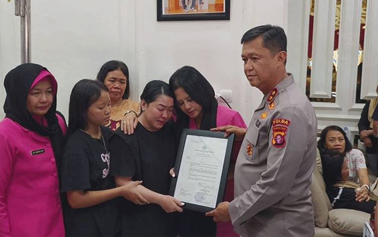 Kapolri Naikkan Pangkat Anggota Gugur saat Operasi Narkoba di Katingan