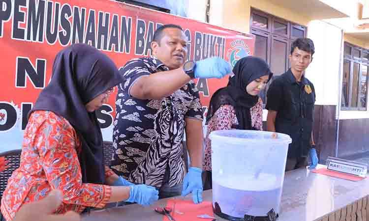 Polres Seruyan Musnahkan 30,32 Gram Sabu Hasil Pengungkapan Tujuh Kasus Narkotika