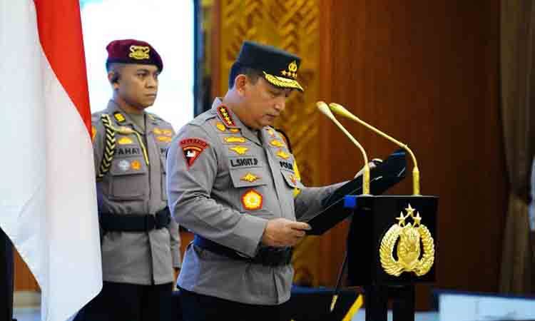 Arsip foto - Kapolri Jenderal Polisi Listyo Sigit Prabowo memimpin serah terima jabatan Kapolda Sumatera Barat di Gedung Rupatama Mabes Polri, Jakarta, Kamis (2/1/2025). ANTARA/HO-Divisi Humas Polri
