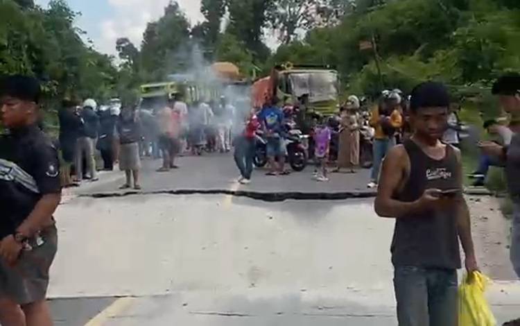 Box Culvert Runtuh di KM 10, Arus Lalu Lintas Kasongan-Kereng Pangi-Sampit Terhenti Sepenuhnya