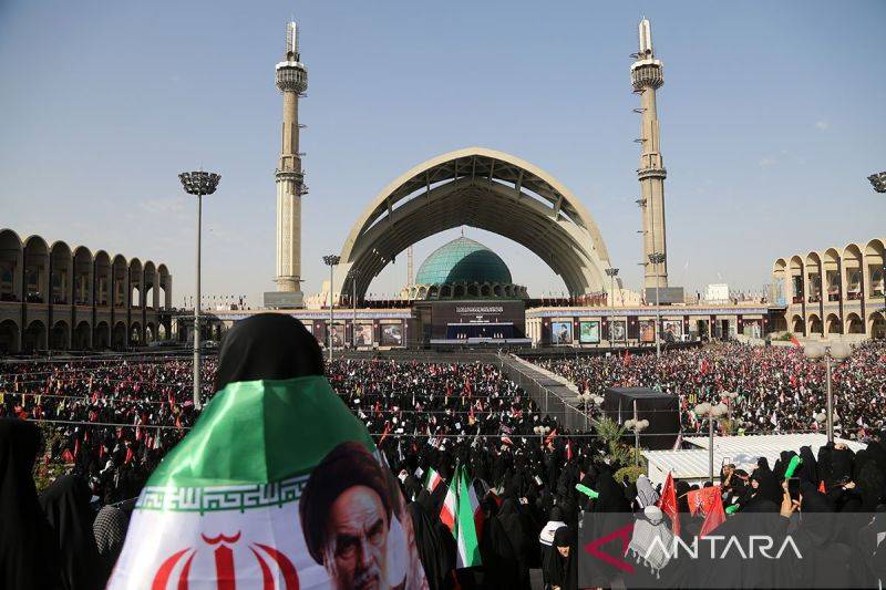 Hizbullah Bertemu Menlu Iran saat Peringatan Khamenei di Teheran