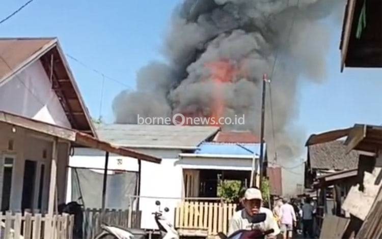 Kebakaran di Permukiman Padat Alalak Tengah Hanguskan Lima Rumah