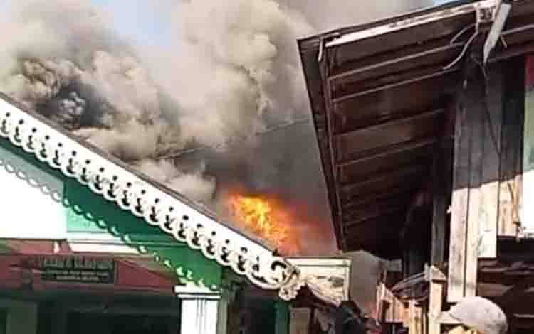 Kebakaran di HSU Hanguskan Dua Rumah dan Rusak Sebagian Masjid