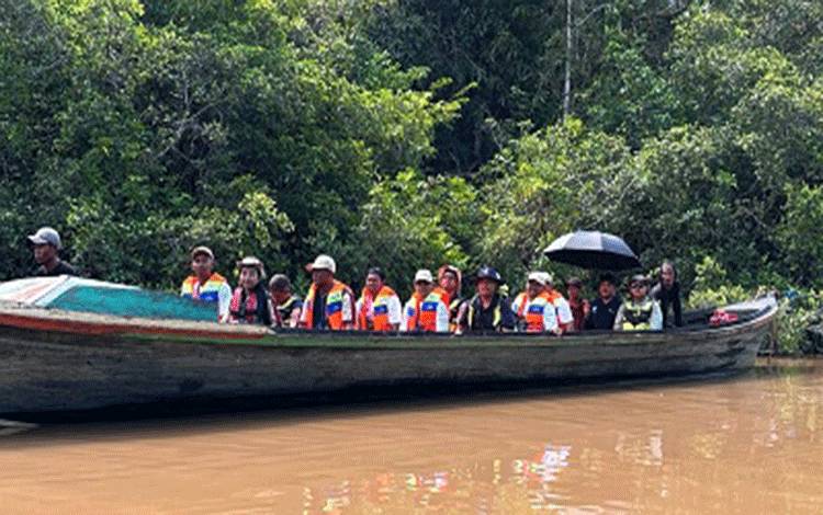 Pekebun Swadaya Binaan SSMS Sisihkan Dana RSPO untuk Pakan Orangutan Rehabilitasi