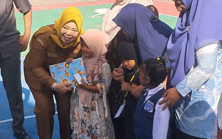Pemkab Kobar Luncurkan Kartu Kobar Cerdas, 3000 Lebih Siswa Baru Terima Bantuan Pendidikan