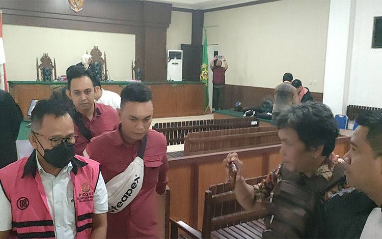 Sidang Korupsi Zircon Ditunda, Kuasa Hukum VC Ajukan Tahanan Rumah Demi Pengobatan Jantung