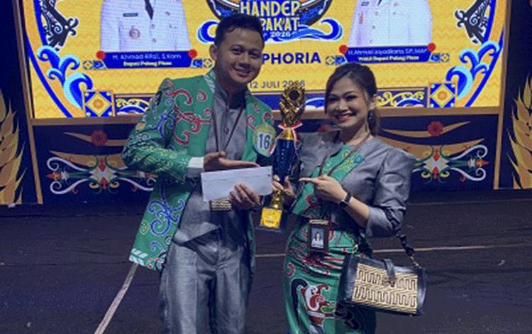 PLTU Pulang Pisau Raih Juara II Peragaan Busana Sinta Benang Bintik