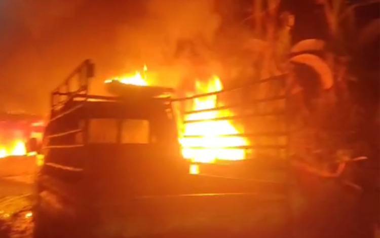 Pikap Terbakar di Banjarbaru, Api Berhasil Dipadamkan dalam 10 Menit