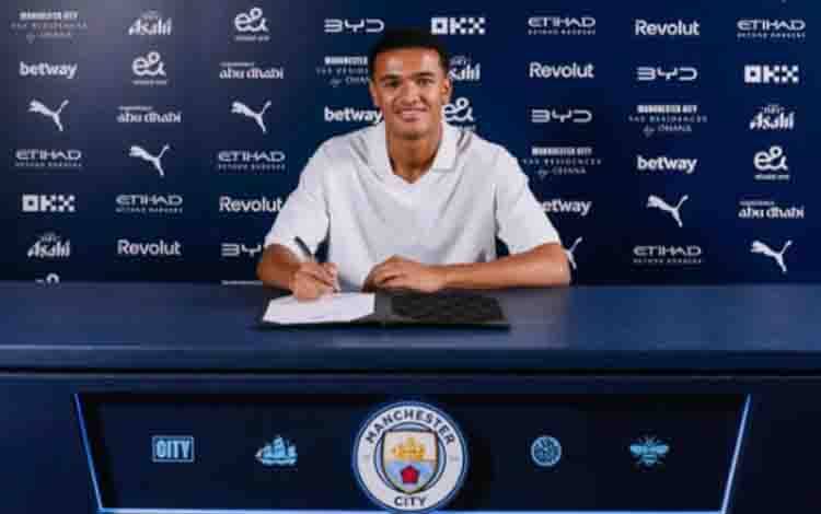Manchester City Pulangkan Kiper Muda Pierce Charles
