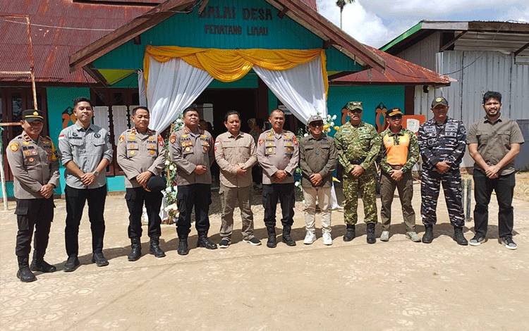 Karo Ops Polda Kalteng Tinjau Langsung Pilkades Serentak di Seruyan